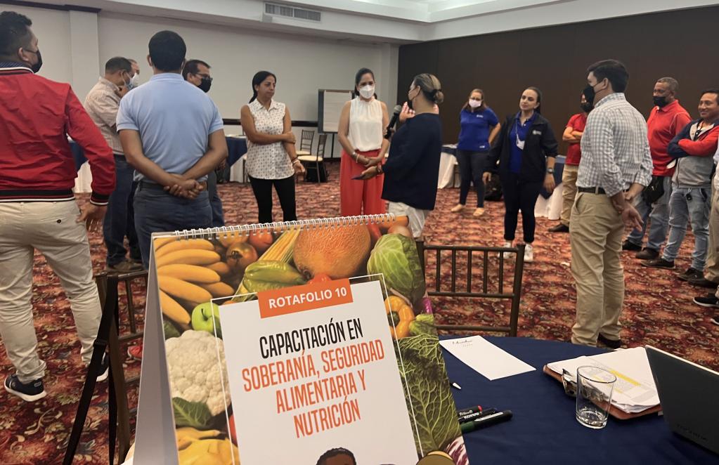 Imagen de la reunión taller de formación en Manabí, con representantes del MAG y del GAD