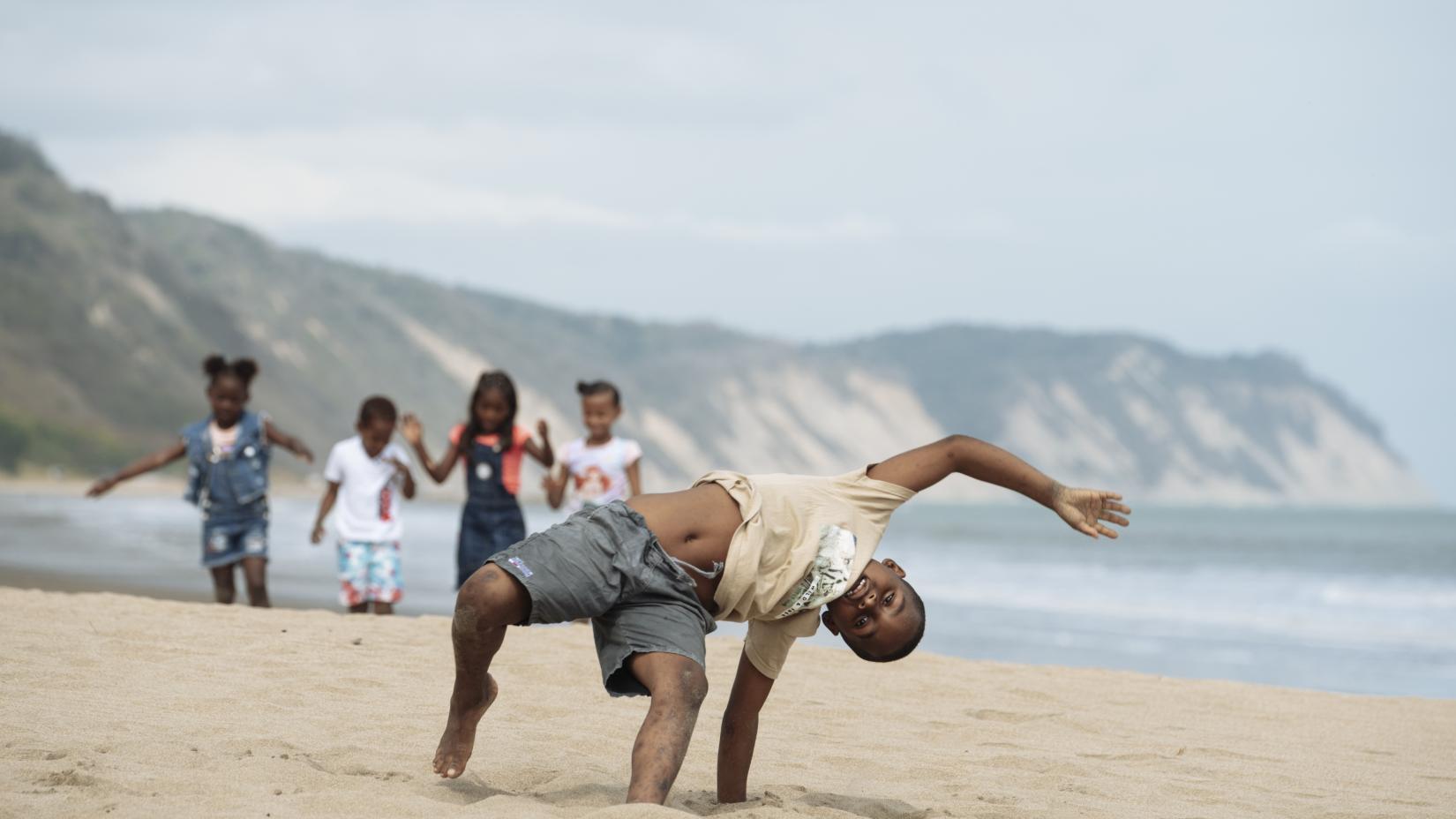 Niños en playa de Esmeraldas