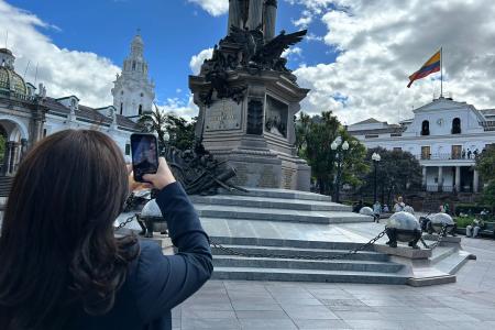 Recorriendo el Centro Histórico de Quito, que es considerado como el más grande y mejor conservado de América. Fue declarado Patrimonio de la Humanidad por la UNESCO en 1978. 