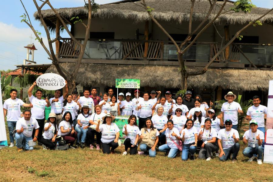 Miembros de asociaciones rurales y técnicos, formados como facilitadores  de la metodología ‘’Cerrando Brecha’’ en Guayas.