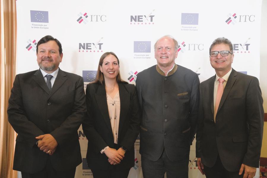 Asistentes al lanzamiento Next