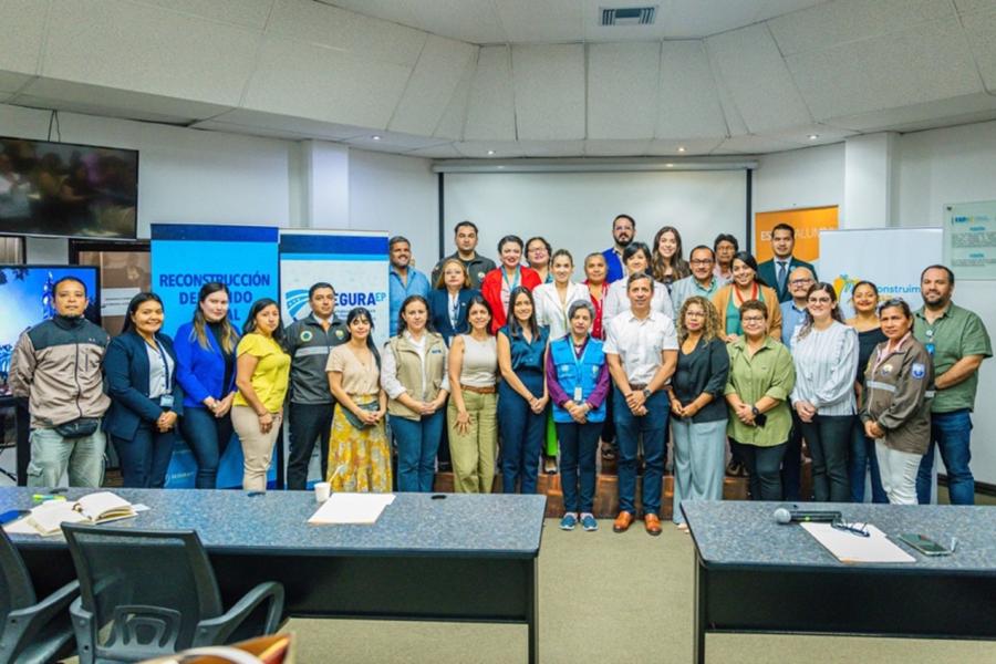 Imagen de los integrantes de la red Cantonal de Atención a la Violencia Intrafamiliar y de Género en Guayaquil